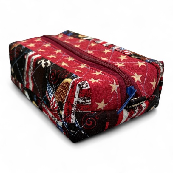 Red Star Patterned Zipper Pouch - Picture 10 of 10